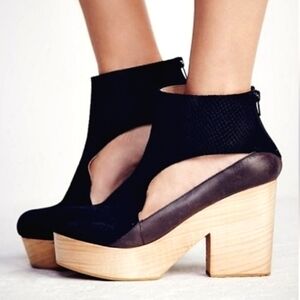🌸 Free People |‎ Suede Clogs, size 39